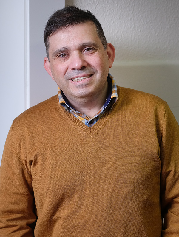 Porträtfoto von Dr. Roberto Di Bella (SFB 1472, Projekt A06)