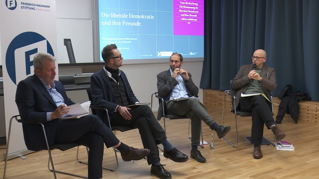 Philip Manow, Veith Selk, Uwe Volkmann und Philipp Schink (von links nach rechts) auf dem Podium
